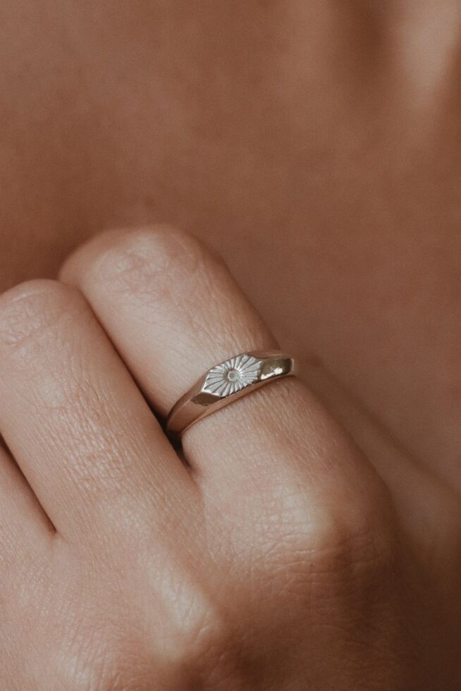 טבעת חותם חריטה עדינה מכסף טהור 925