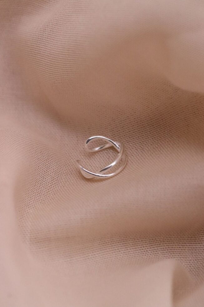 עגיל קונץ' ללא חור בצורה מפותלת גלית מכסף אמיתי 925.jpg