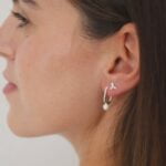 עגילי חישוק מלבנים קטנים עם פנינה לבנה כסף 925 01