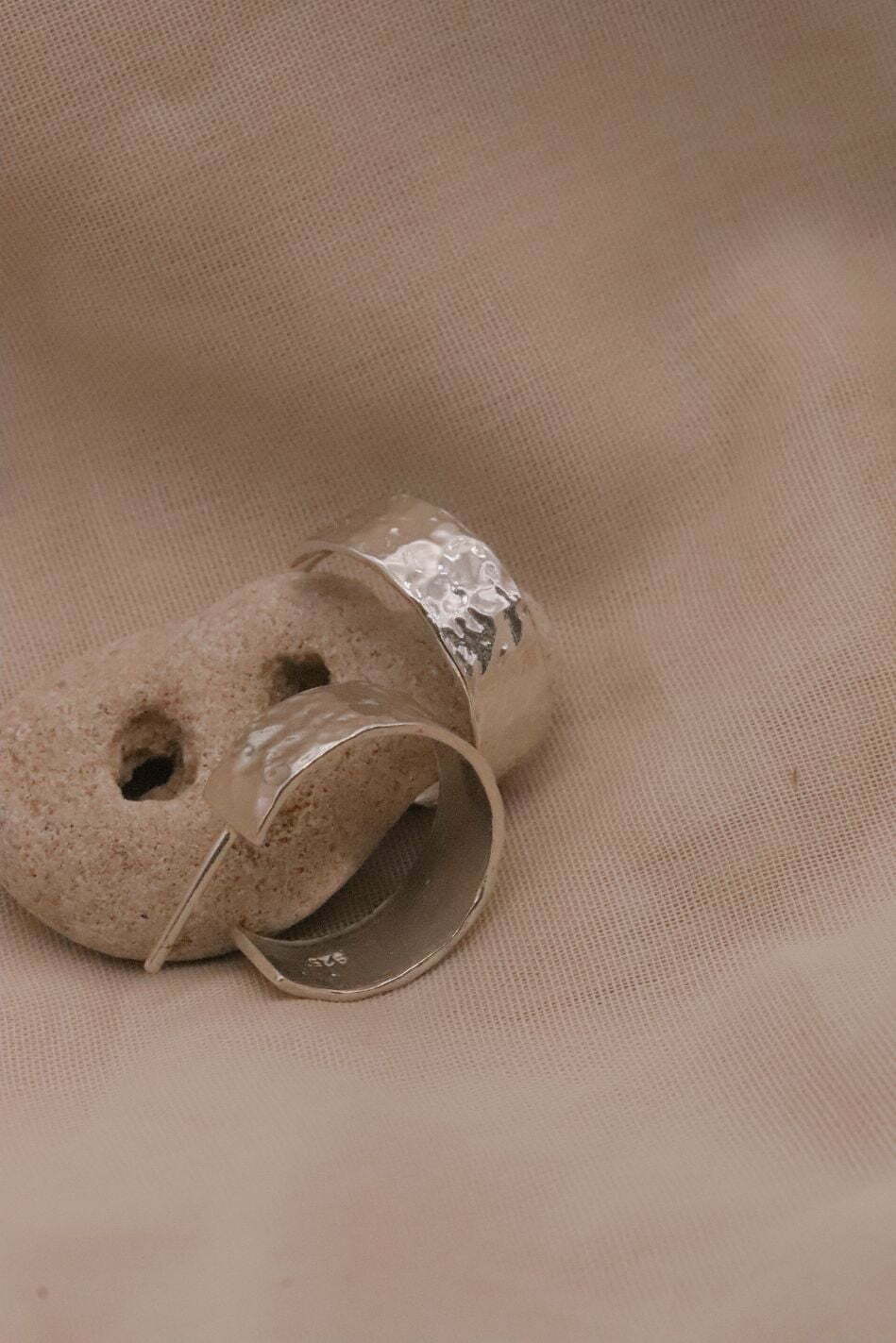 עגילי חישוק מרוקעים עבים מכסף טהור 925