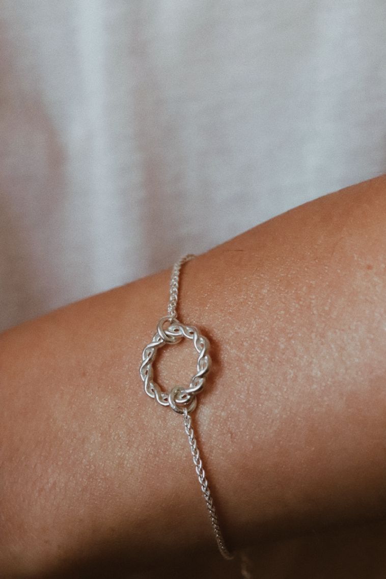 צמיד חישוק חלול מסולסל מכסף טהור 925.jpg