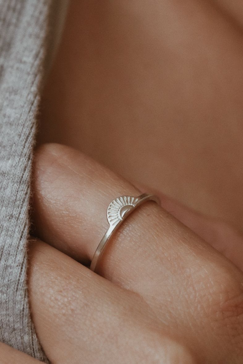 טבעת שמש עדינה ודקה מכסף 925