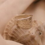 טבעת עבה מרוקעת מכסף 925