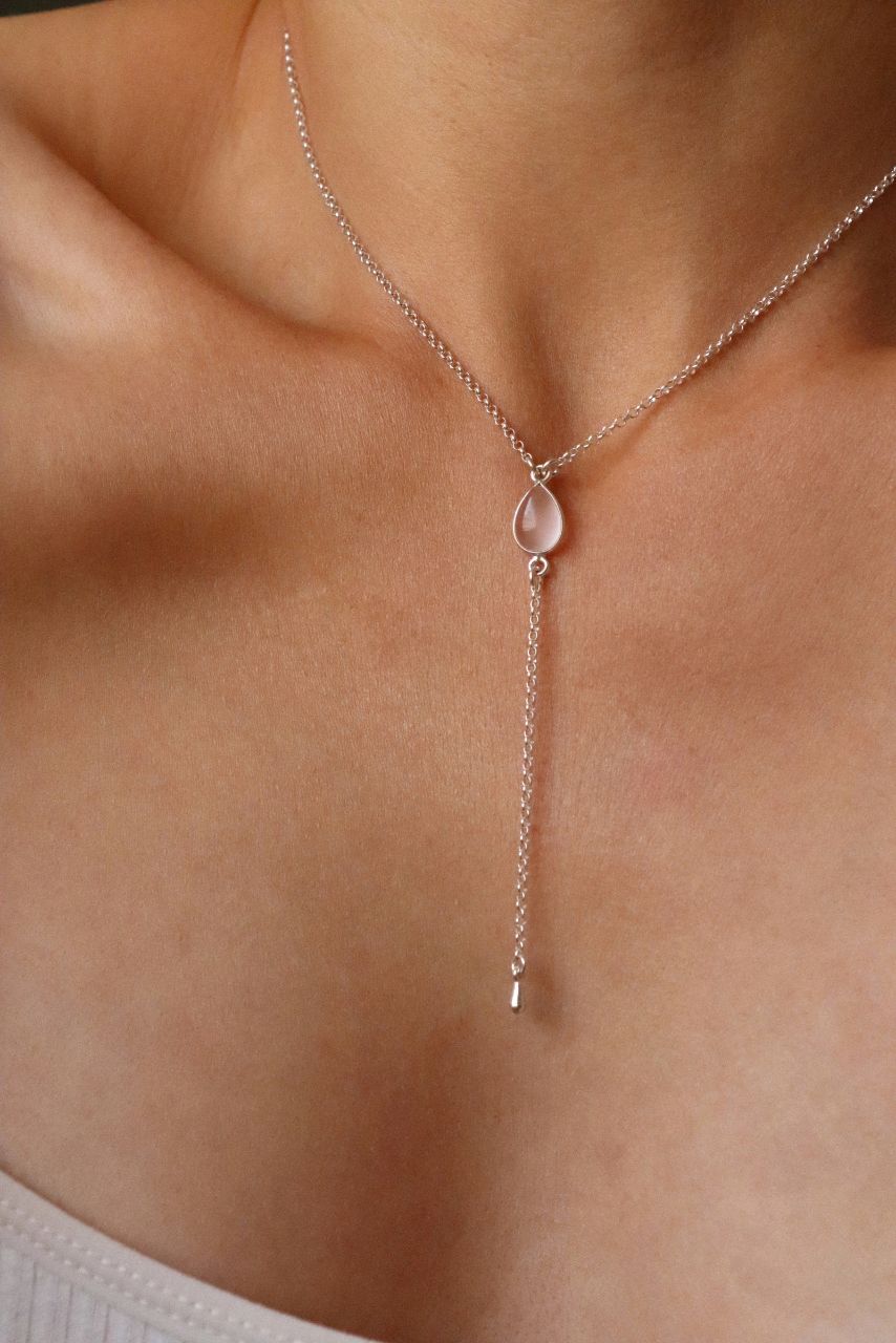 שרשרת עניבה עדינה עם אבן רוזקוורץ ורוד מכסף 925