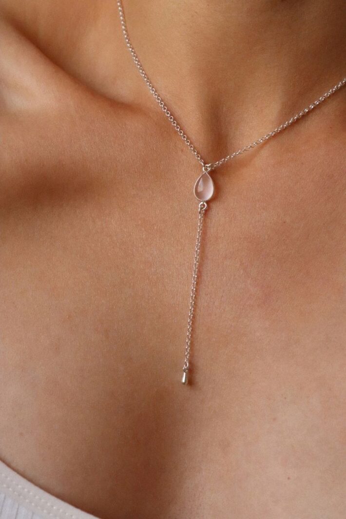 שרשרת עניבה עדינה עם אבן רוזקוורץ ורוד מכסף 925