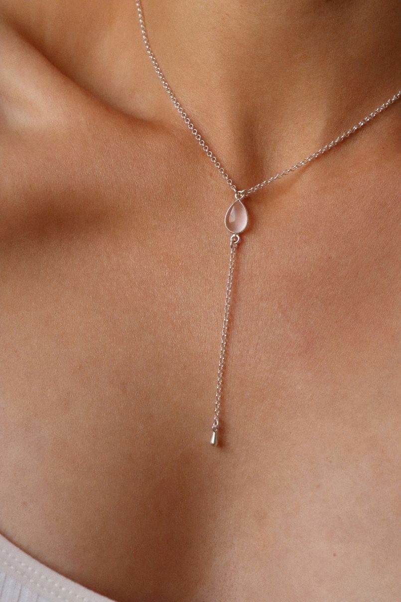 שרשרת עניבה עדינה עם אבן רוזקוורץ ורוד מכסף 925