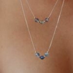 שרשרת עדינה ודקה בשילוב אבני חן טבעיות. מיוצרת מכסף 925 או גולדפילד