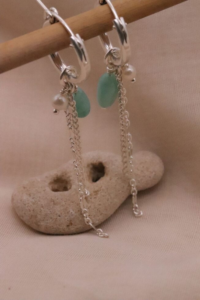 עגילי חישוק עם אבן חן אמזונייט ופנינה מכסף 925