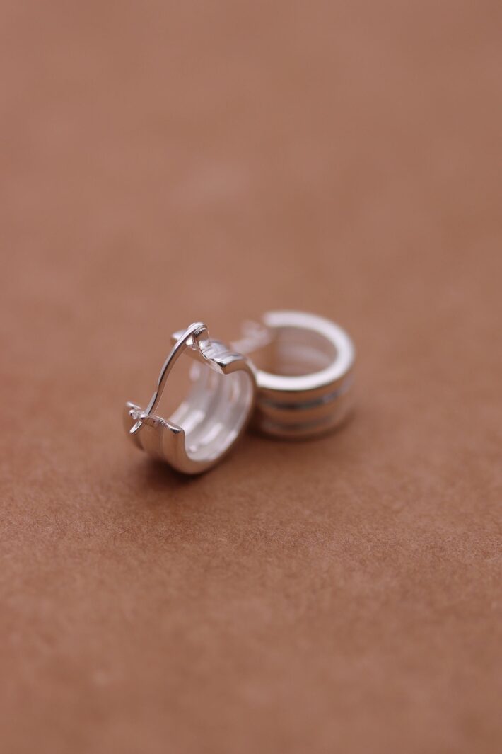 עגילי חישוק קטנים ועבים מכסף 925.jpg