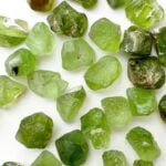 שרשרת כדוריות עדינה בשילוב אבן חן פרידוט ירוקה מכסף 925