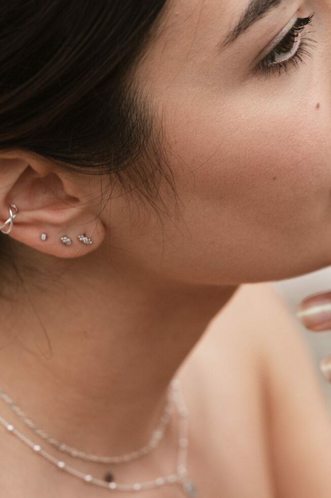 סט עגילי כסף צמודים משובצים בזירקונים