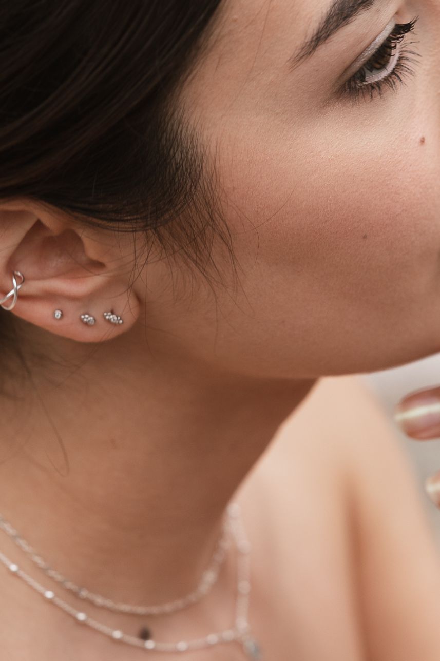 סט עגילי כסף צמודים משובצים בזירקונים