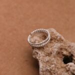 טבעת זרת או רגל בייסיק עדינה מסולסלת מכסף 925 (1)