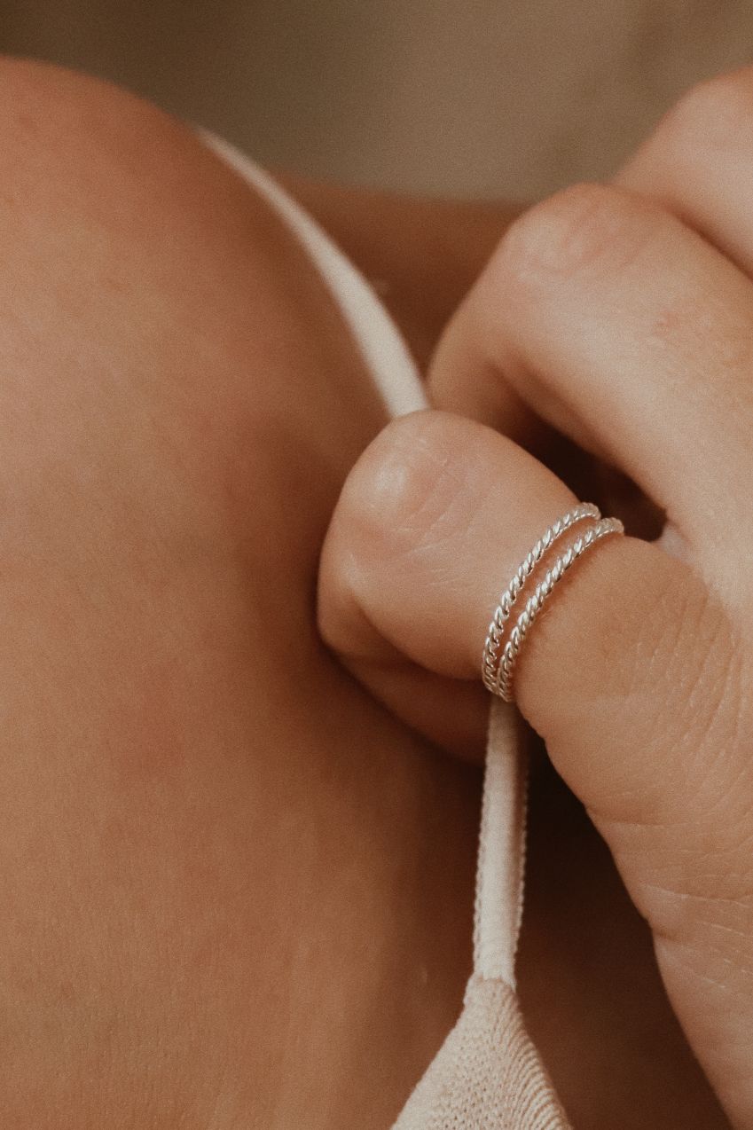 טבעת זרת או רגל בייסיק עדינה מסולסלת מכסף 925 (2)