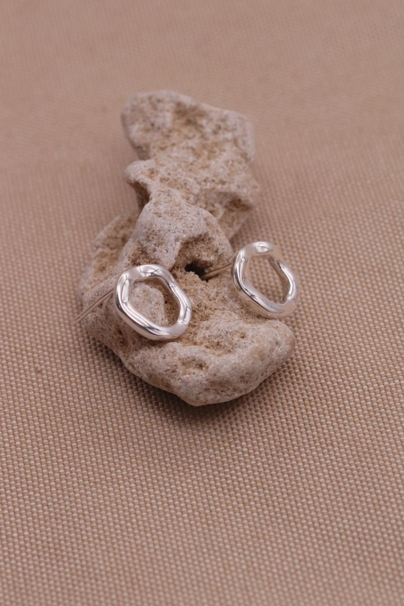 עגילי אליפסה חלולים צמודים לאוזן מכסף 925