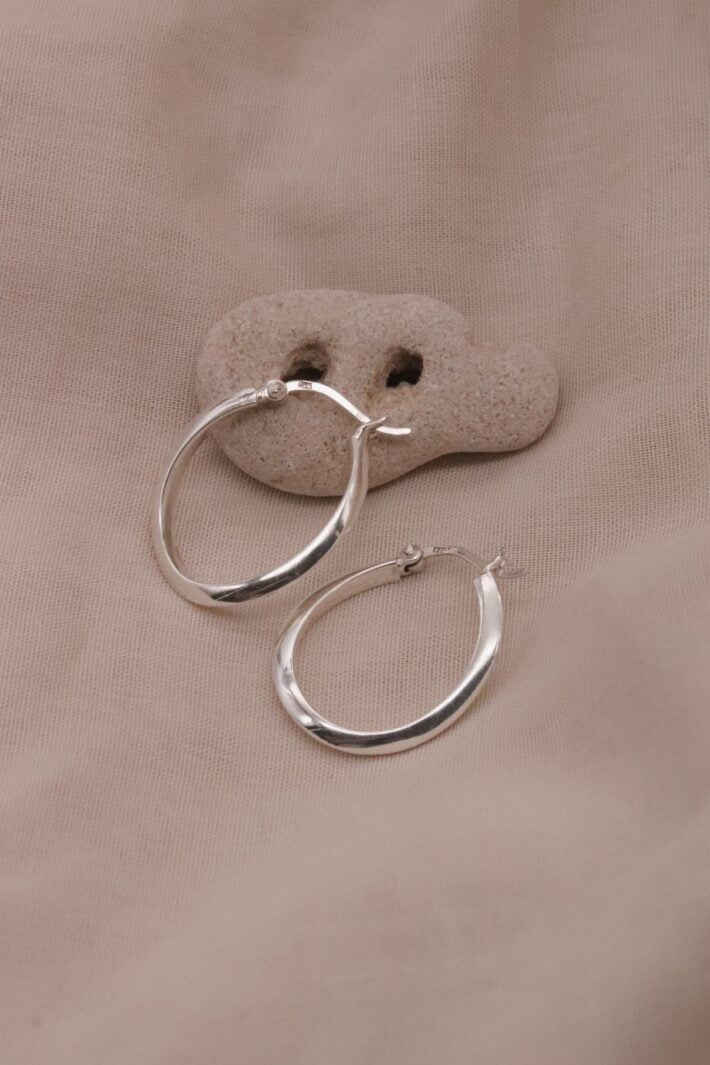 עגילי חישוק מיוחדים בצורה גלית מכסף 925