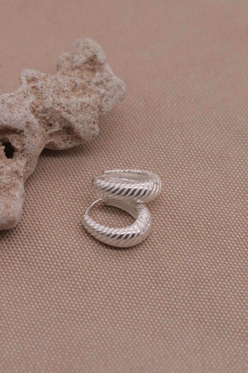 עגילי חישוק מעוטרים בצורת טיפה כסף 925