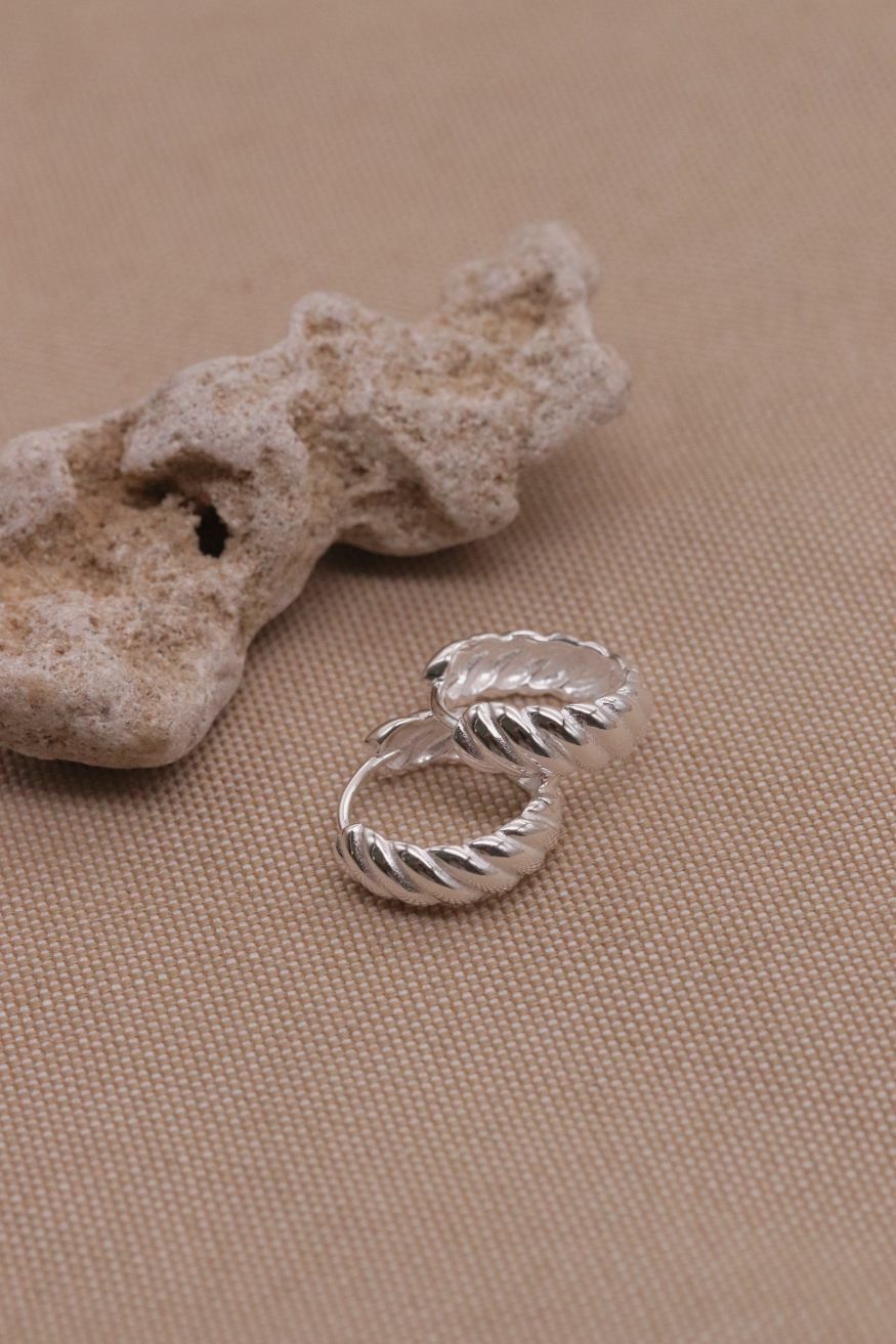 עגילי חישוק מעוטרים קטנים מכסף 925 (2)