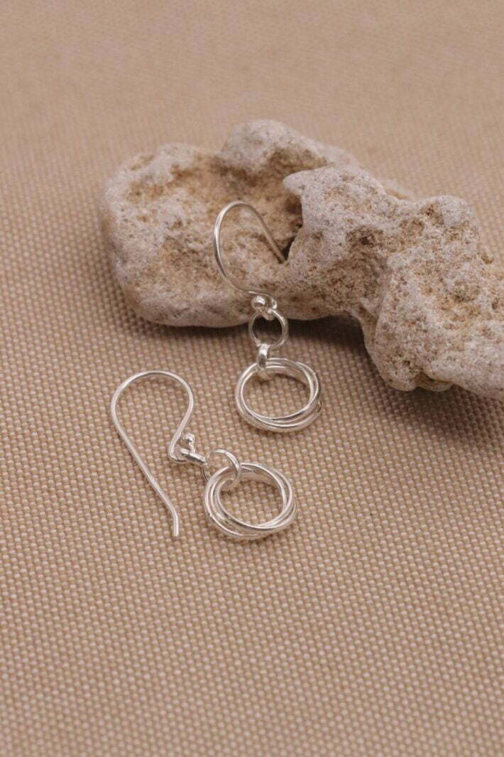 עגילי חישוק עדינים תלויים מכסף 925