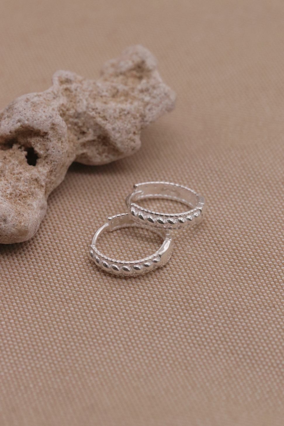 עגילי חישוק קטנים מעוטרים מכסף 925 (2)