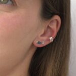 עגילי פרח קטנים צמודים לאוזן מכסף 925