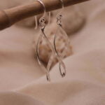 עגילים תלויים מפותלים וחלולים מכסף 925