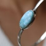 צמיד קשיח דק בשילוב אבן חן לרימר בגווני תכלת מכסף 925 (2)