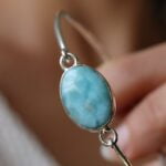 צמיד קשיח דק עם אבן חן לרימר תכלת מכסף 925 (3)