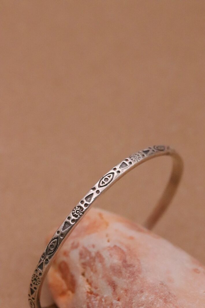 צמיד קשיח חריטה יוניסקס לגבר ולאישה עם עיטורים אתניים מכסף טהור 925 (2)