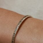 צמיד קשיח חריטה יוניסקס לגבר ולאישה עם עיטורים אתניים מכסף טהור 925 (2)