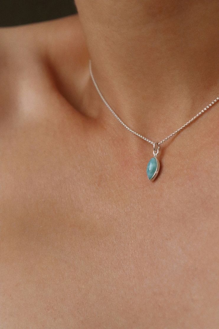 שרשרת חלקה ועדינה עם תליון אבן חן לרימר תכלת בצורת עין מכסף 925