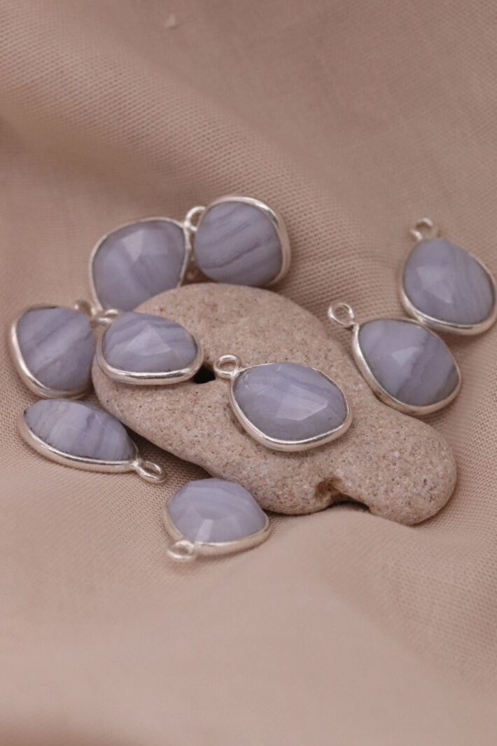 שרשרת כדוריות עדינה עם אבן חן בלו לייס כחולה טבעית מכסף 925 (1)