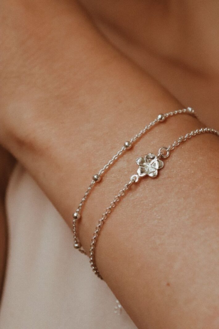 סט צמידים עדינים בשילוב פרח פלומריה קטן מכסף 925