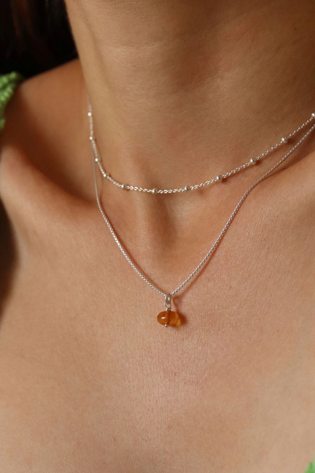 סט שרשראות כסף 925 לאישה בשילוב אבן חן אמבר טבעית בצבע חום