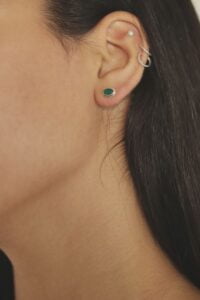 עגילי אמרלד ירוקות צמודים צמודים לאוזן כסף 925