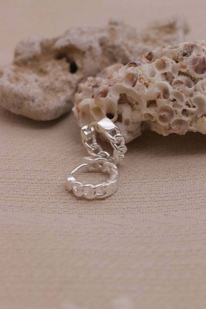 עגילי חישוק קטנים בדוגמא של גורמט מכסף 925 (1)