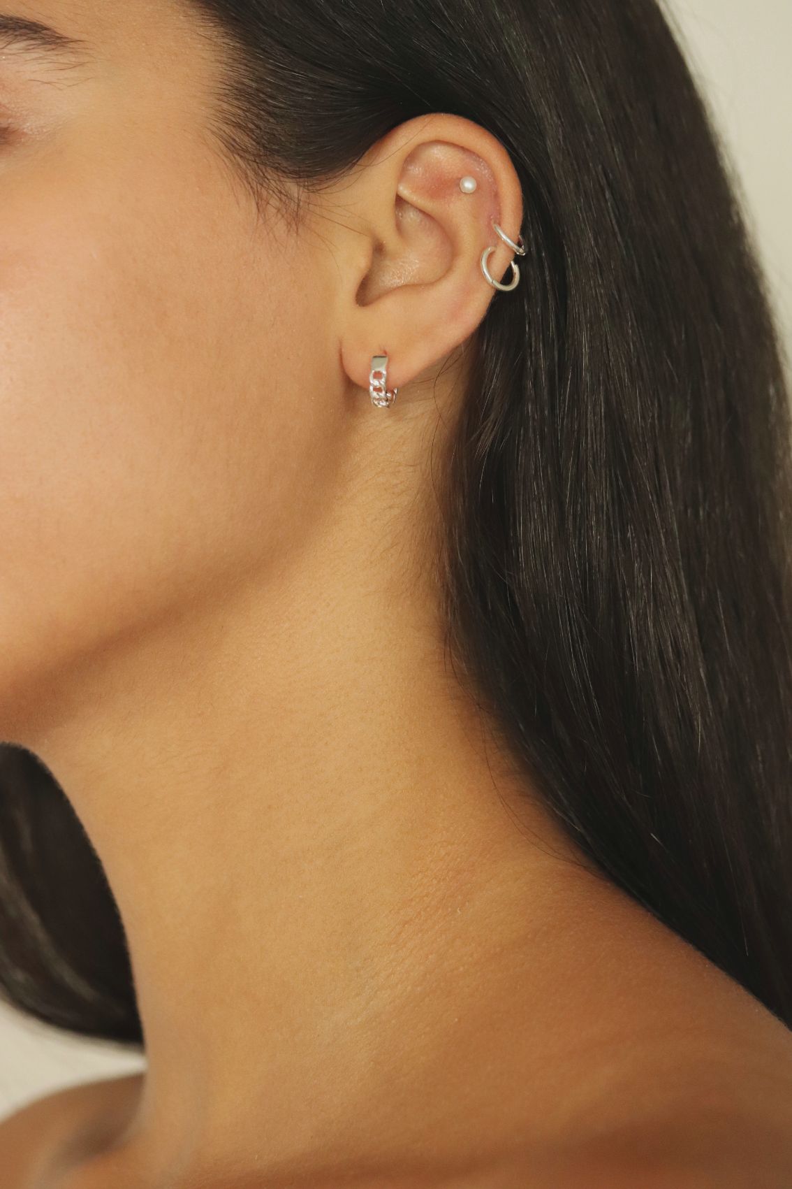 עגילי חישוק קטנים בדוגמא של גורמט מכסף 925 (2)