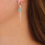 עגילי חישוק קטנים מכסף בשילוב אבני אוונטורין ירוקות מכסף 925 (1)