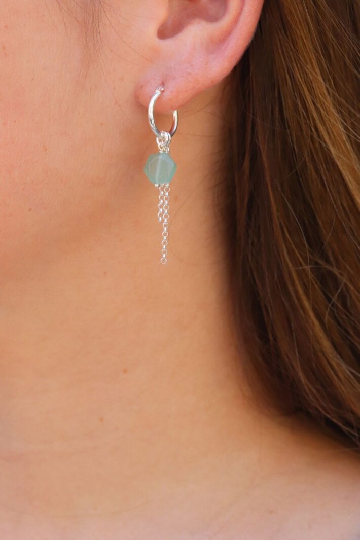 עגילי חישוק קטנים מכסף בשילוב אבני אוונטורין ירוקות מכסף 925 (1)