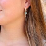 עגילי חישוק קטנים מכסף בשילוב אבני אוונטורין ירוקות מכסף 925 (2)