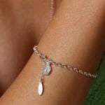 צמיד לולאות מכסף בשילוב אבן חן מונסטון לבנה מכסף 925