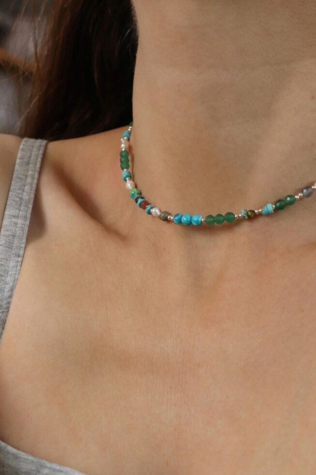 שרשרת חרוזים צמודה לצוואר (2)