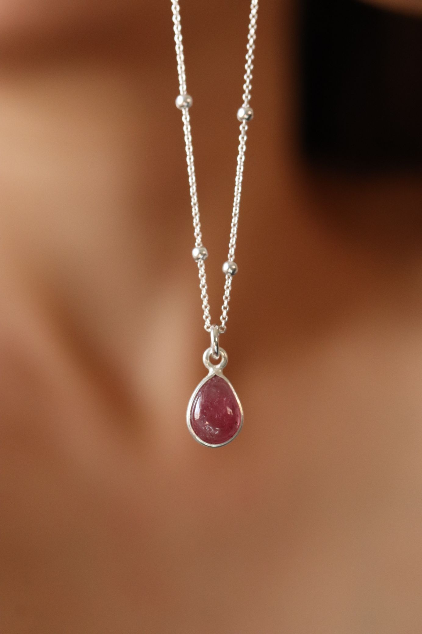 שרשרת כדוריות עדינה ומיוחדת מכסף 925 עם תליון טורמלין ורוד בצורת טיפה (2)