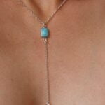 שרשרת עניבה לולאות עדינה בשילוב אבן חן לרימר בצורת מלבן ובגווני תכלת מטריפים. מיוצרת בעבודת יד מכסף 925