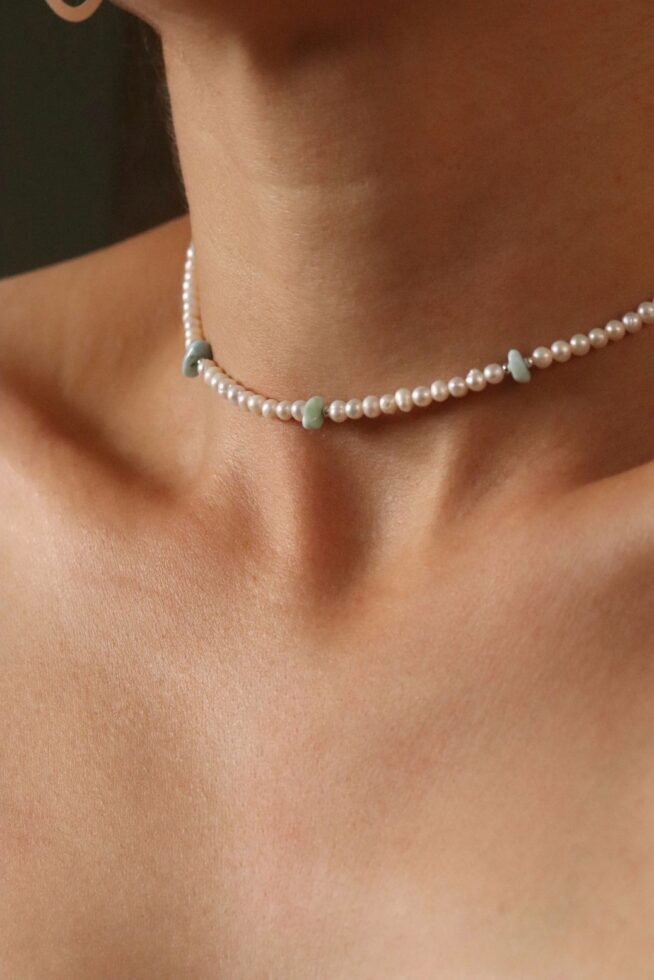 שרשרת פנינים צמודה לצוואר בשילוב פנינים לבנות עגולות ואבני לרימר תכלת מכסף 925 או גולדפילד (2)