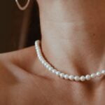 שרשרת פנינים צמודה לצוואר פנינים לבנות עגולות מכסף 925 או גולדפילד (1)