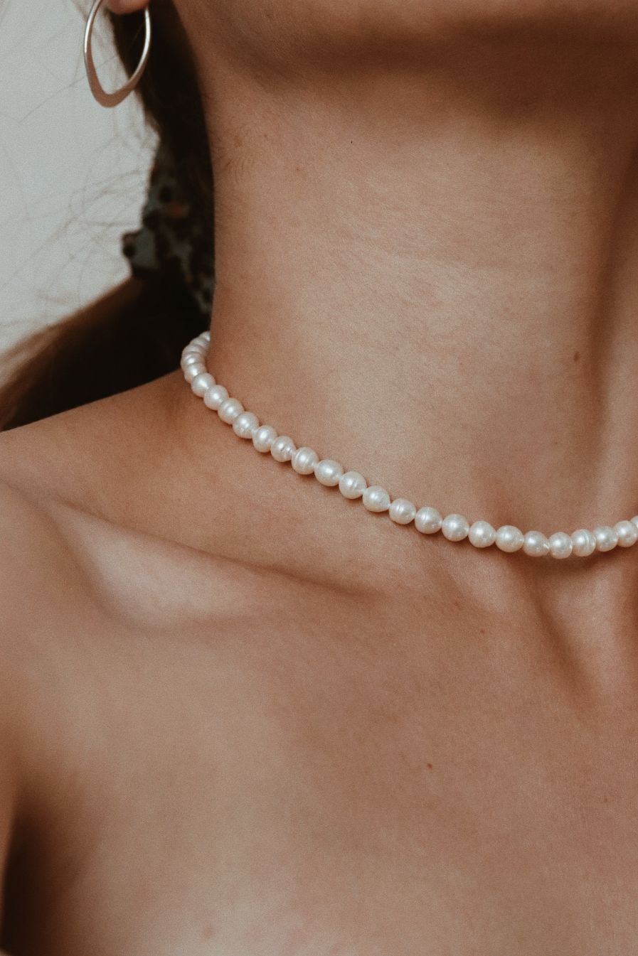 שרשרת פנינים צמודה לצוואר פנינים לבנות עגולות מכסף 925 או גולדפילד (2)