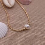 שרשרת גולדפילד קצרה ועדינה בשילוב פנינה לבנה מושחלת