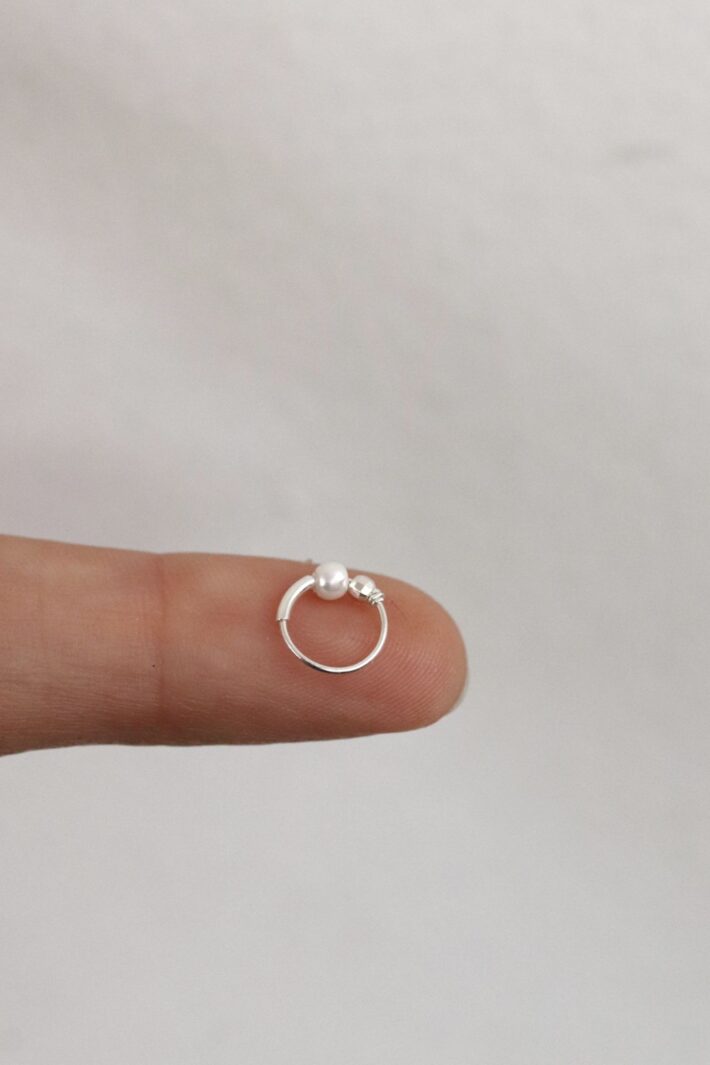 הליקס עגיל חישוק להליקס עם פנינה לבנה מושחלת כסף 925