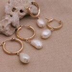 עגילי חישוק גולדפילד עם פנינים אמיתיות לבנות אסימטריות